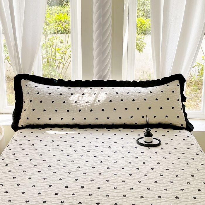 91家纺网 家纺一手货源 找家纺 雨彤家纺2025新款赫本风水洗棉花边夹棉枕套双人款 爱心