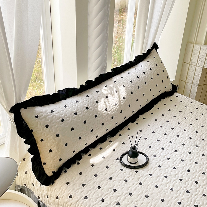 91家纺网 家纺一手货源 找家纺 雨彤家纺2025新款赫本风水洗棉花边夹棉枕套双人款 爱心