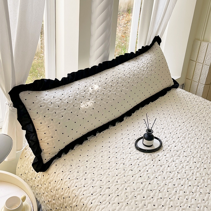 91家纺网 家纺一手货源 找家纺 雨彤家纺2025新款赫本风水洗棉花边夹棉枕套双人款 小波点