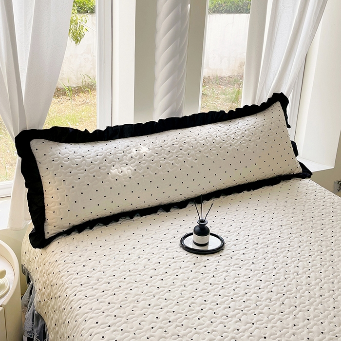 91家纺网 家纺一手货源 找家纺 雨彤家纺2025新款赫本风水洗棉花边夹棉枕套双人款 小波点