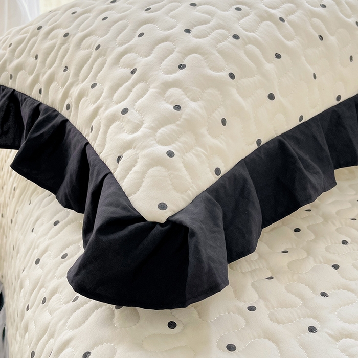 91家纺网 家纺一手货源 找家纺 雨彤家纺2025新款赫本风水洗棉花边夹棉枕套双人款 小波点