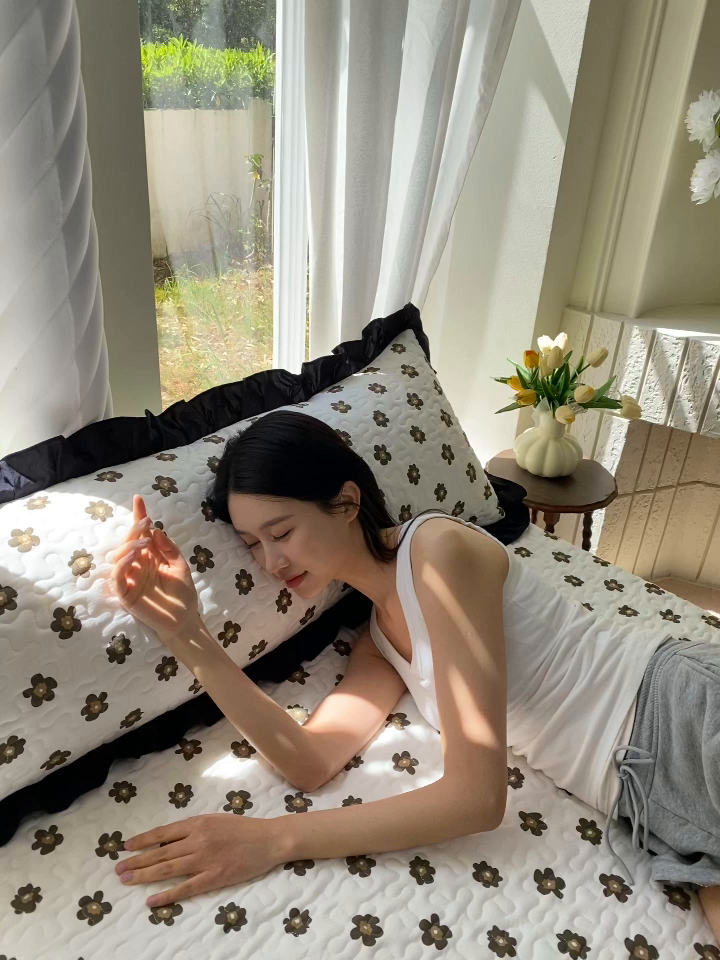 91家纺网 家纺一手货源 找家纺 雨彤家纺2025新款赫本风水洗棉花边夹棉枕套双人款 栗南微