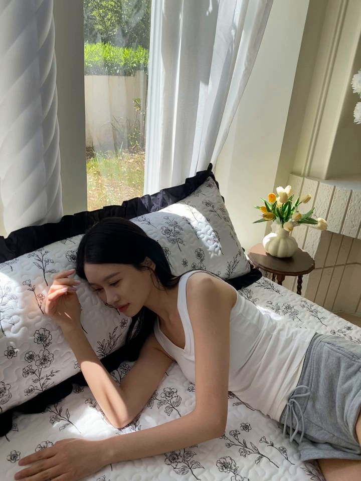 91家纺网 家纺一手货源 找家纺 雨彤家纺2025新款赫本风水洗棉花边夹棉枕套双人款 爱枝蔓