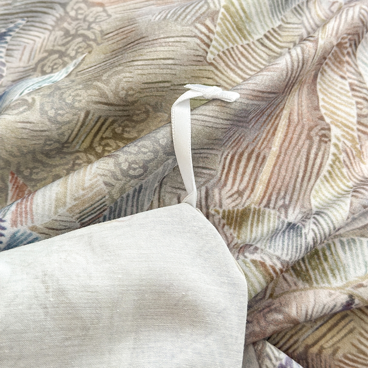 91家纺网 家纺一手货源 找家纺 元元家居（元元被业） 2026新款天丝棉四季款四件套-炫彩系列 花无缺