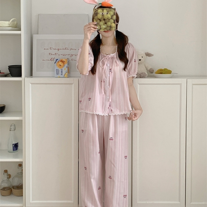 91家纺网 家纺一手货源 找家纺 妍景2025新款韩系竖条小樱桃套装 粉樱桃短袖长裤