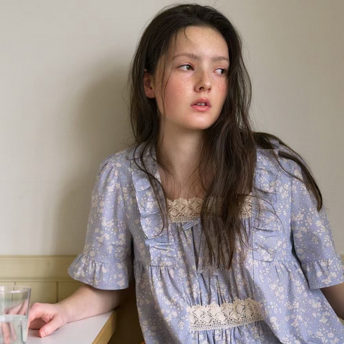 91家纺网 家纺一手货源 找家纺 （总）妍景2025新款25682-韩系方领碎花三杠