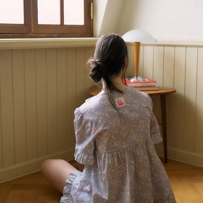 91家纺网 家纺一手货源 找家纺 （总）妍景2025新款25682-韩系方领碎花三杠