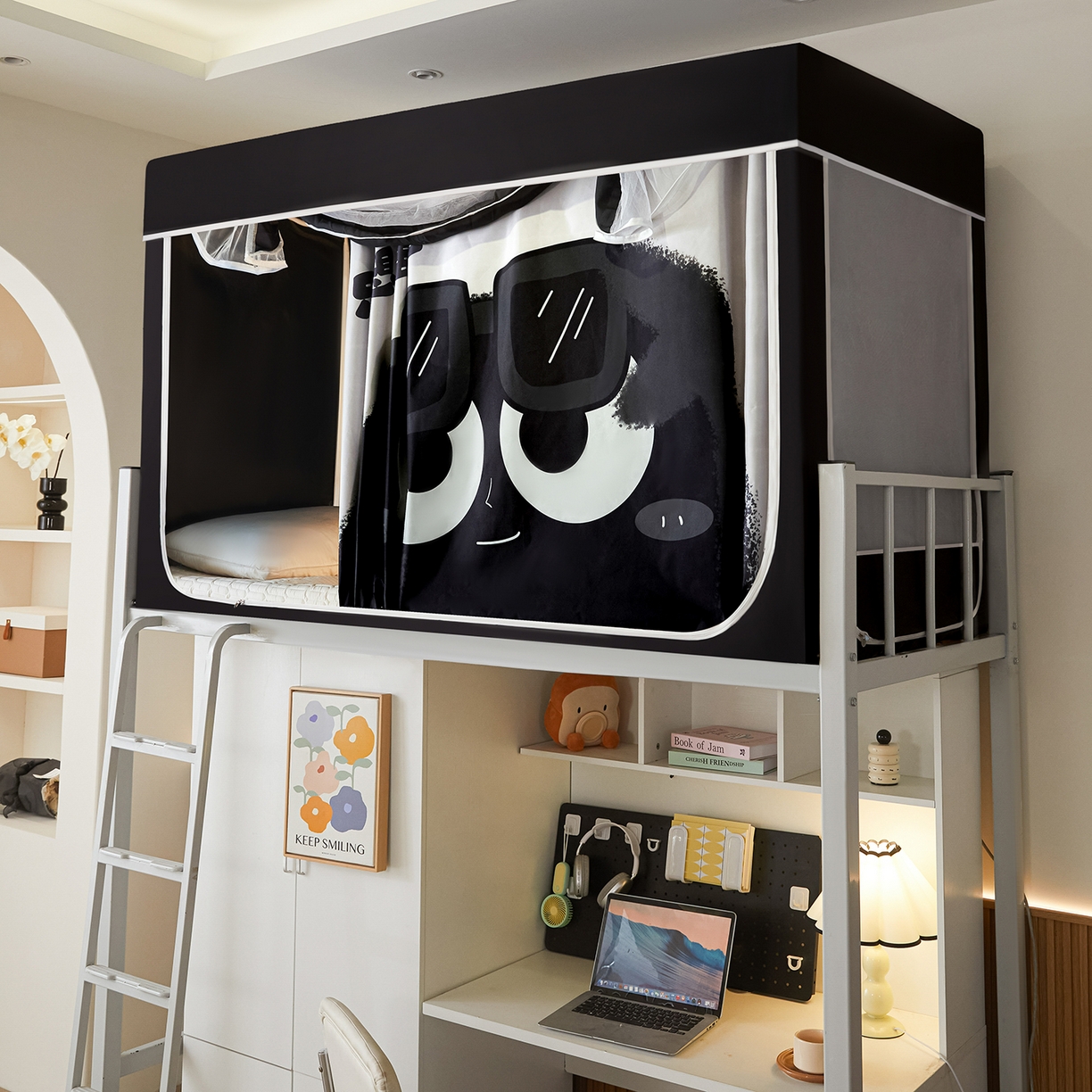 91家纺网 家纺一手货源 找家纺 （总）冉美家纺 2025新款99五面遮光加厚涂层遮光大版数码印花带靠墙帘卡通学生蚊帐