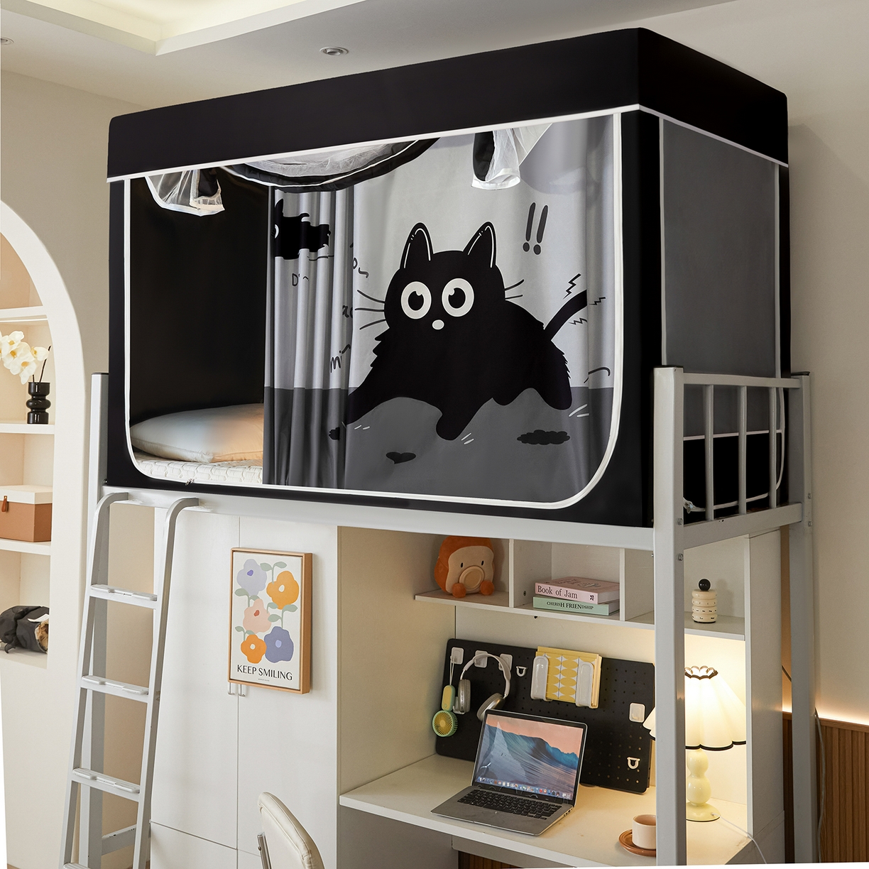 91家纺网 家纺一手货源 找家纺 冉美家纺 2025新款99五面遮光加厚涂层遮光大版数码印花带靠墙帘卡通学生蚊帐 俏皮猫咪