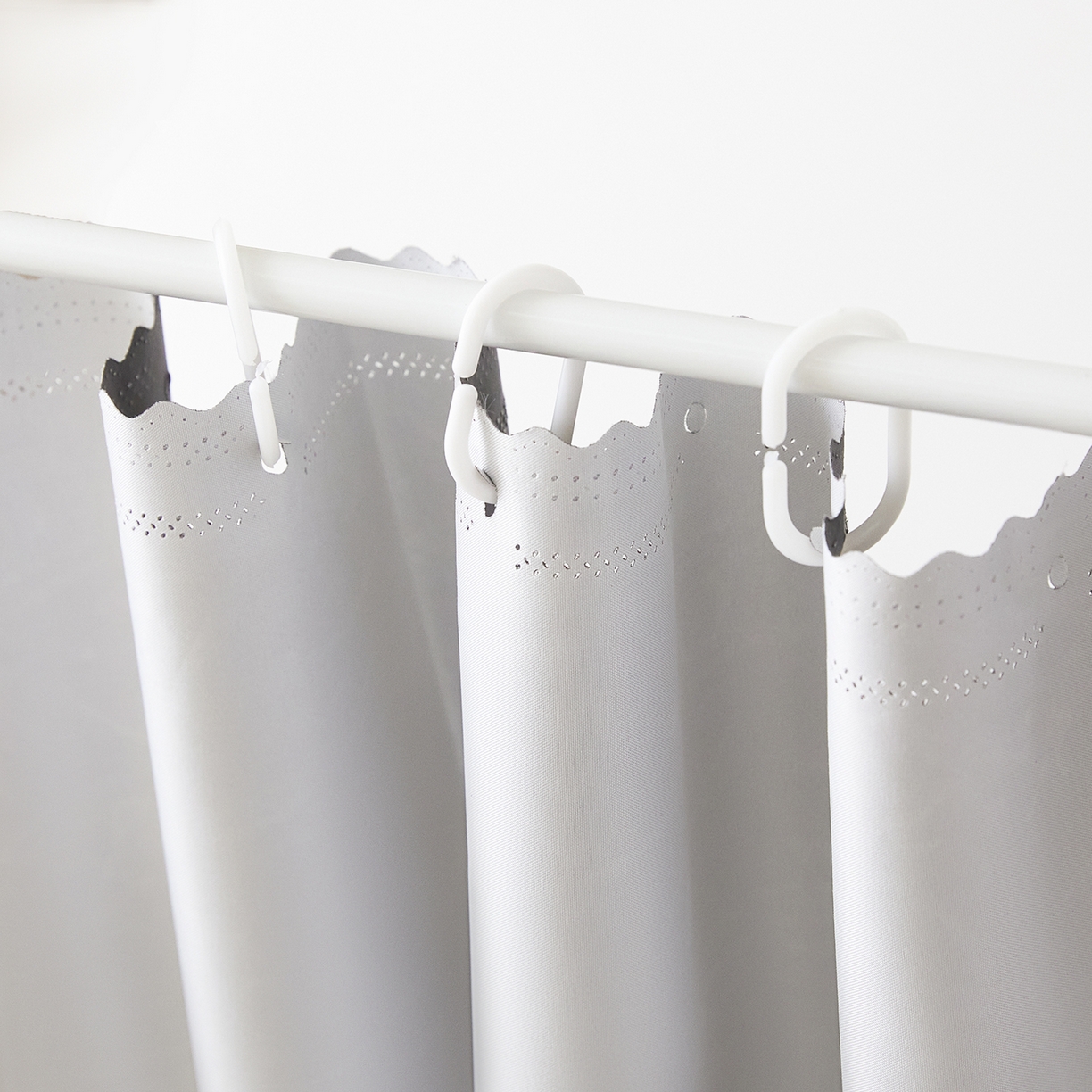 91家纺网 家纺一手货源 找家纺 冉美家纺 2025新款99五面遮光加厚涂层遮光大版数码印花带靠墙帘卡通学生蚊帐 小熊懒洋洋