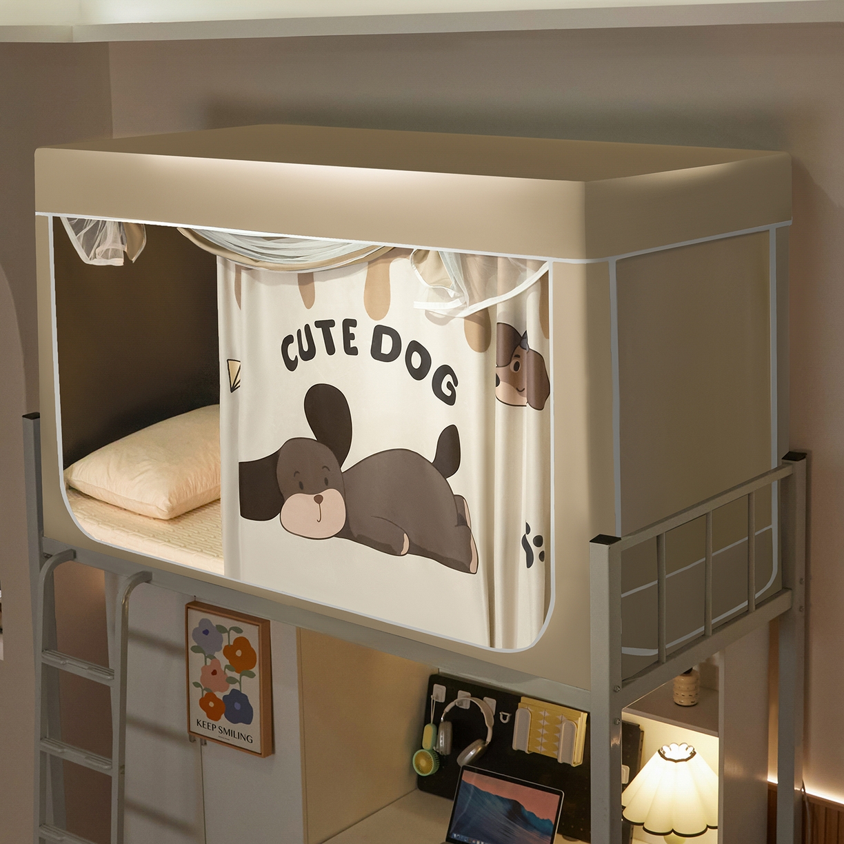 91家纺网 家纺一手货源 找家纺 冉美家纺 2025新款99五面遮光加厚涂层遮光大版数码印花带靠墙帘卡通学生蚊帐 小熊懒洋洋