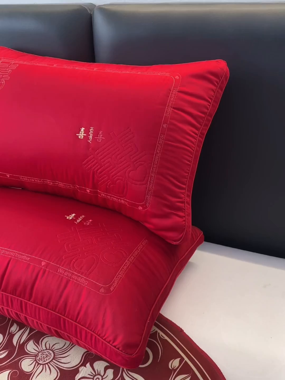 91家纺网 家纺一手货源 找家纺 （总）大熊枕芯2025新款全棉贡缎 刺绣款婚庆枕芯