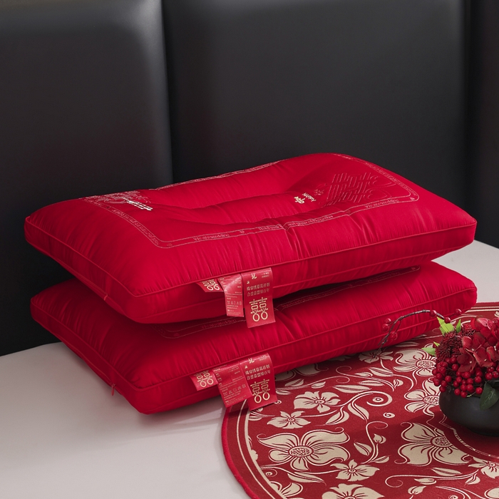 91家纺网 家纺一手货源 找家纺 大熊枕芯2025新款全棉贡缎 刺绣款婚庆枕芯 定型枕一只