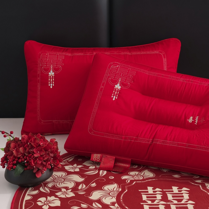 91家纺网 家纺一手货源 找家纺 大熊枕芯2025新款全棉贡缎 刺绣款婚庆枕芯 定型枕一对