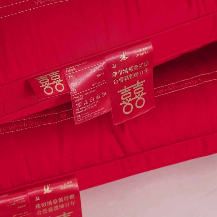 91家纺网 家纺一手货源 找家纺 大熊枕芯2025新款全棉贡缎 刺绣款婚庆枕芯 定型枕一对