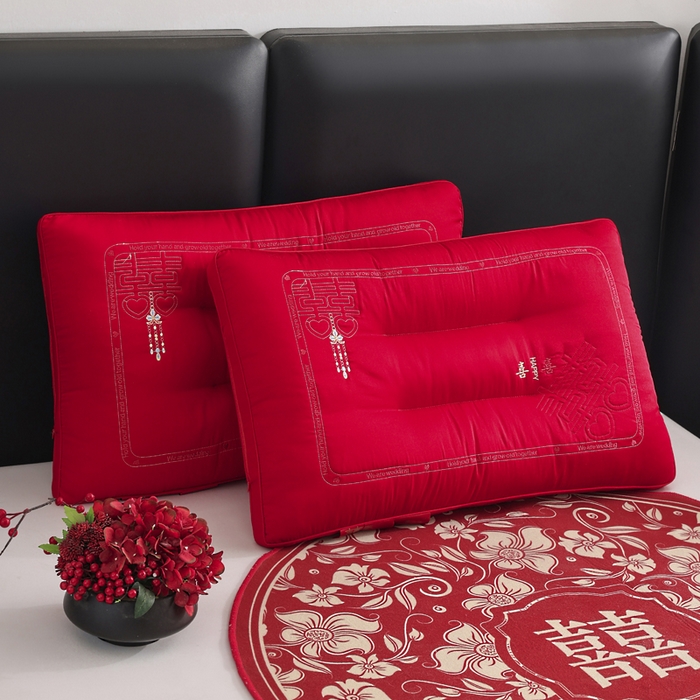 91家纺网 家纺一手货源 找家纺 （总）大熊枕芯2025新款全棉贡缎 刺绣款婚庆枕芯