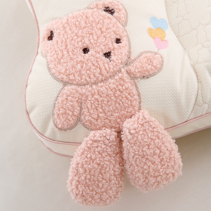 91家纺网 家纺一手货源 找家纺 大熊2025新款毛巾绣儿童护颈枕 多多熊粉色公主30*50儿童枕一只