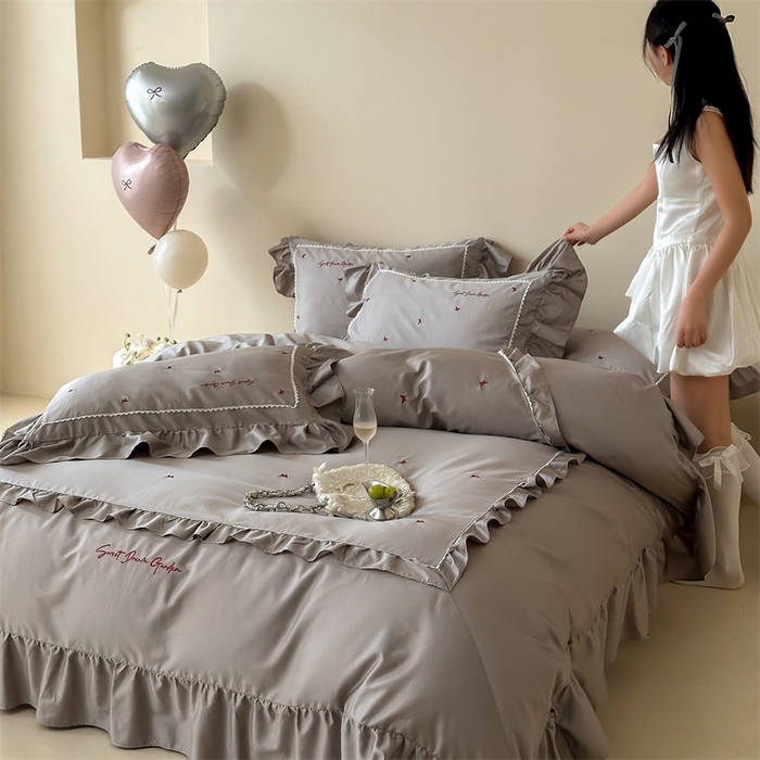 91家纺网 家纺一手货源 找家纺 宏羽纺家纺 2025新款100s全棉纯棉贡缎司马棉法式刺绣花边四件套 蝶梦-星辰灰