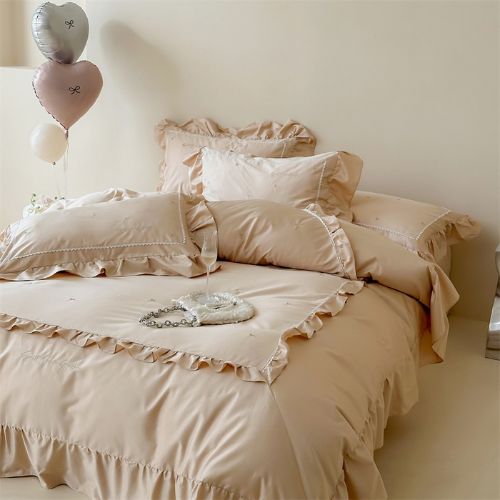 91家纺网 家纺一手货源 找家纺 宏羽纺家纺 2025新款100s全棉纯棉贡缎司马棉法式刺绣花边四件套 蝶梦-浅香槟