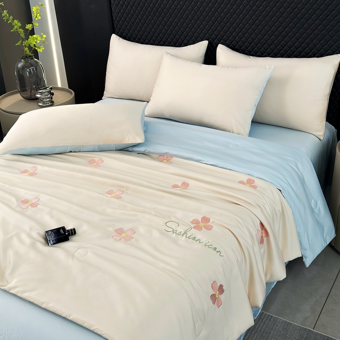 91家纺网 家纺一手货源 找家纺 益多眠 2025新款水洗真丝刺绣夏被夏凉被空调被四件套 幸运花瓣-奶白兰