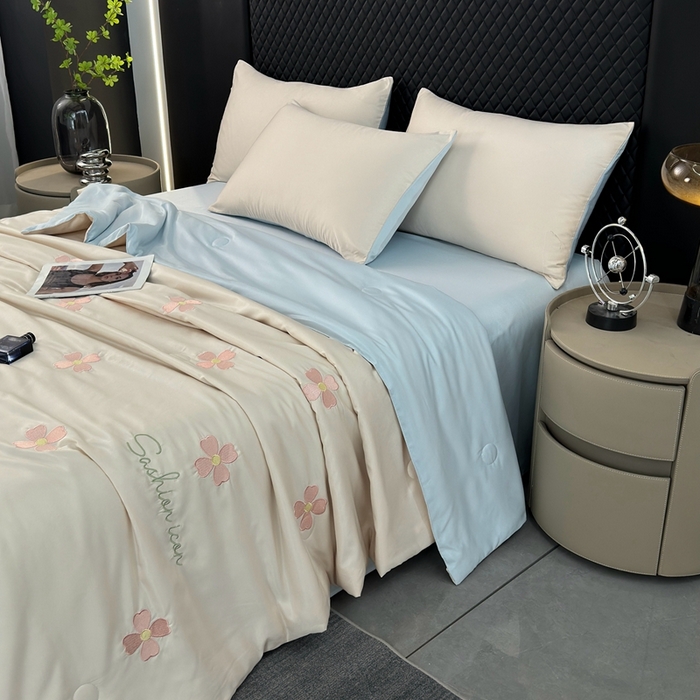 91家纺网 家纺一手货源 找家纺 益多眠 2025新款水洗真丝刺绣夏被夏凉被空调被四件套 幸运花瓣-奶白兰