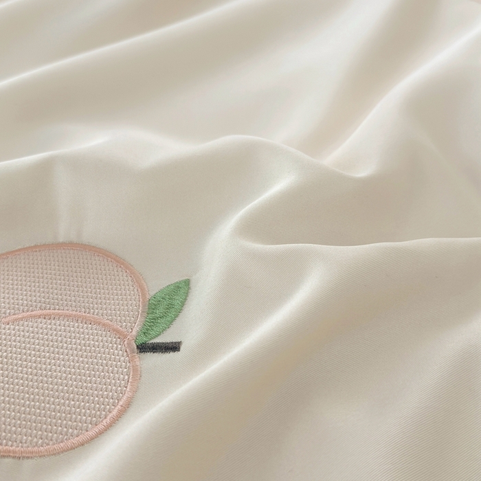 91家纺网 家纺一手货源 找家纺 益多眠 2025新款水洗真丝刺绣夏被夏凉被空调被四件套 桃子-奶白粉