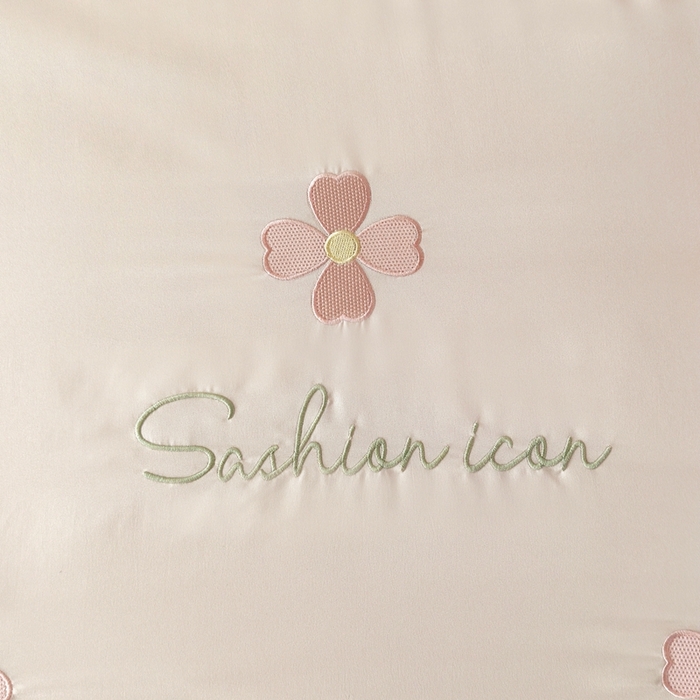 91家纺网 家纺一手货源 找家纺 益多眠 2025新款水洗真丝刺绣夏被夏凉被空调被四件套 幸运花瓣-奶白粉