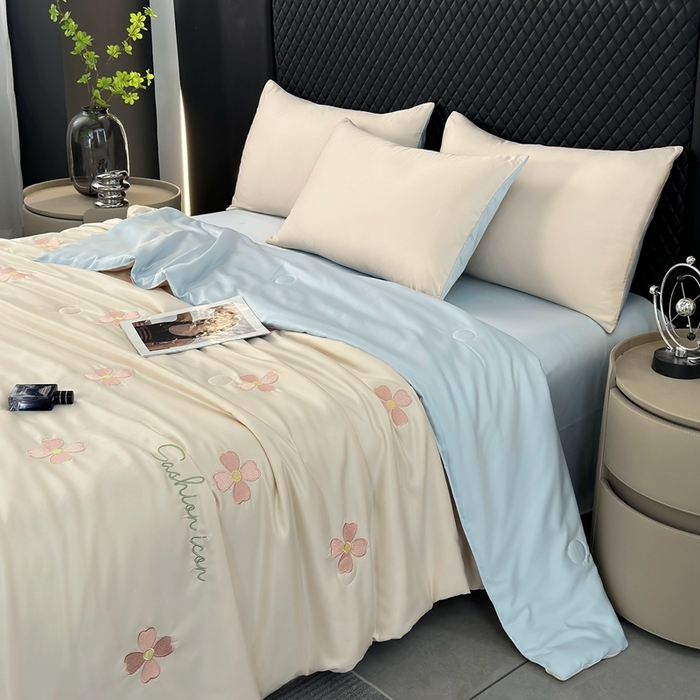 91家纺网 家纺一手货源 找家纺 益多眠 2025新款水洗真丝刺绣夏被夏凉被空调被四件套 幸运花瓣-奶白兰