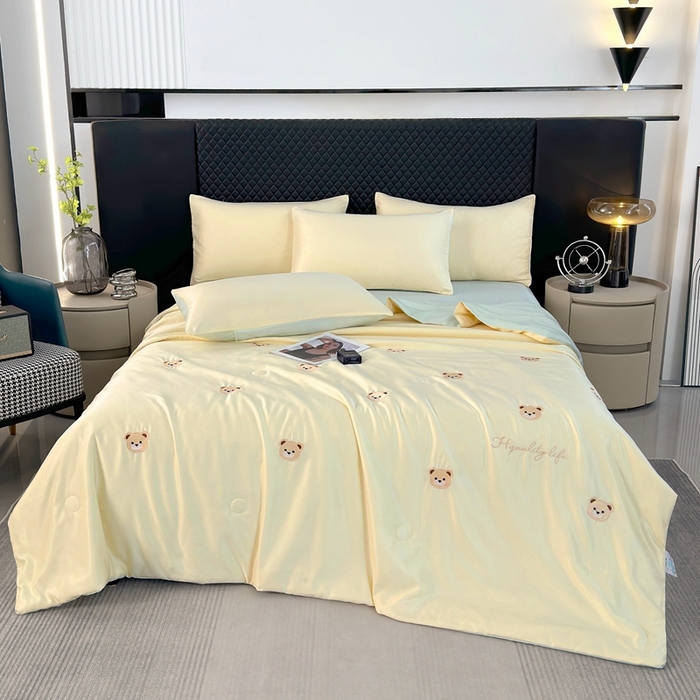 91家纺网 家纺一手货源 找家纺 益多眠 2025新款水洗真丝刺绣夏被夏凉被空调被四件套 小熊-奶黄绿