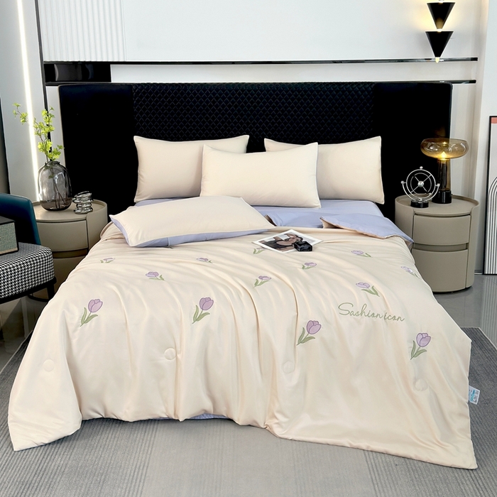 91家纺网 家纺一手货源 找家纺 益多眠 2025新款水洗真丝刺绣夏被夏凉被空调被四件套 郁金香-奶白紫