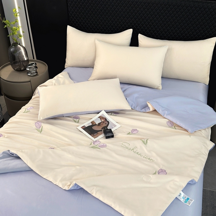 91家纺网 家纺一手货源 找家纺 益多眠 2025新款水洗真丝刺绣夏被夏凉被空调被四件套 郁金香-奶白紫