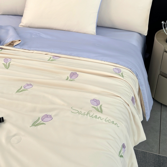 91家纺网 家纺一手货源 找家纺 益多眠 2025新款水洗真丝刺绣夏被夏凉被空调被四件套 郁金香-奶白紫