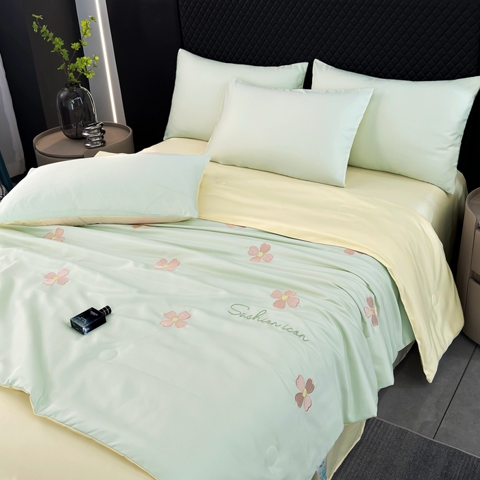 91家纺网 家纺一手货源 找家纺 益多眠 2025新款水洗真丝刺绣夏被夏凉被空调被四件套 幸运花瓣-水果奶黄