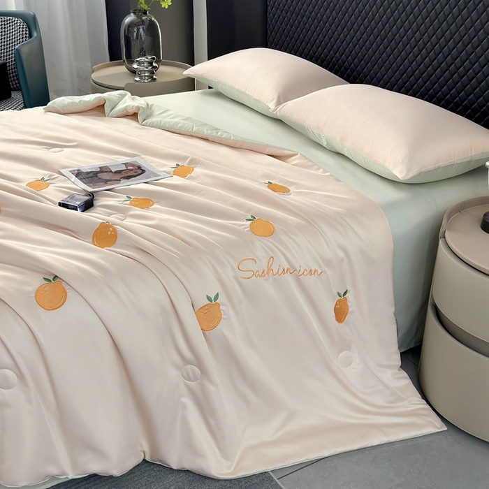 91家纺网 家纺一手货源 找家纺 益多眠 2025新款水洗真丝刺绣夏被夏凉被空调被四件套 橘子-奶白绿