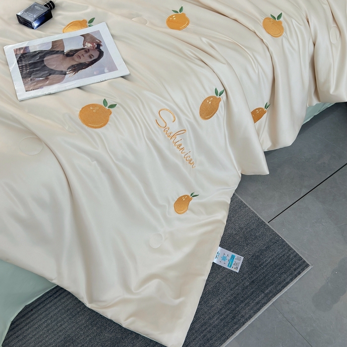 91家纺网 家纺一手货源 找家纺 益多眠 2025新款水洗真丝刺绣夏被夏凉被空调被四件套 橘子-奶白绿