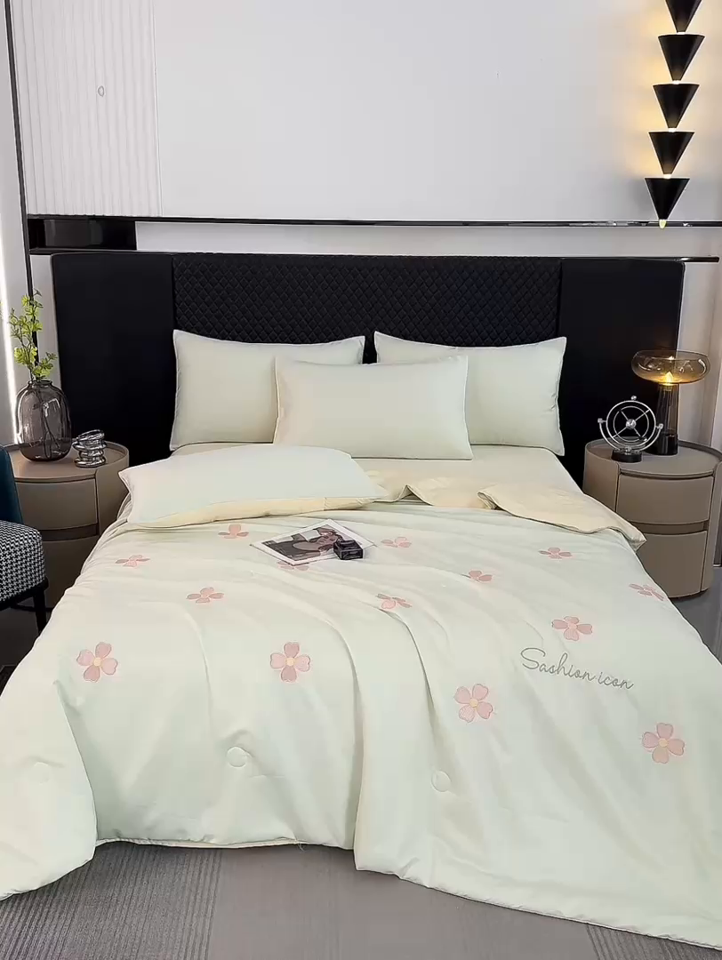 91家纺网 家纺一手货源 找家纺 益多眠 2025新款水洗真丝刺绣夏被夏凉被空调被四件套 幸运花瓣-水果奶黄