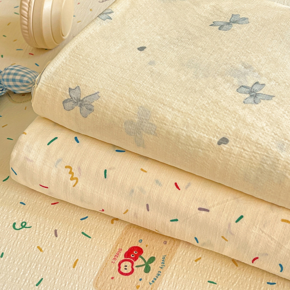 91家纺网 家纺一手货源 找家纺 初念 2025春夏新款云感纱印花单床单 草莓糖霜