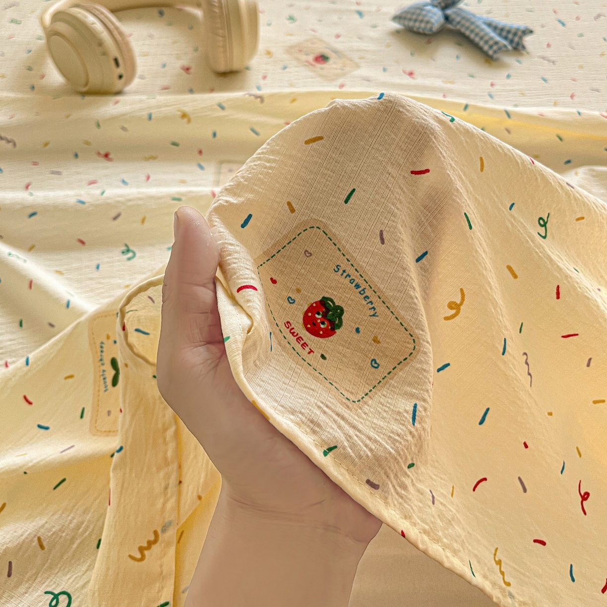 91家纺网 家纺一手货源 找家纺 初念 2025春夏新款云感纱印花单床单 草莓糖霜