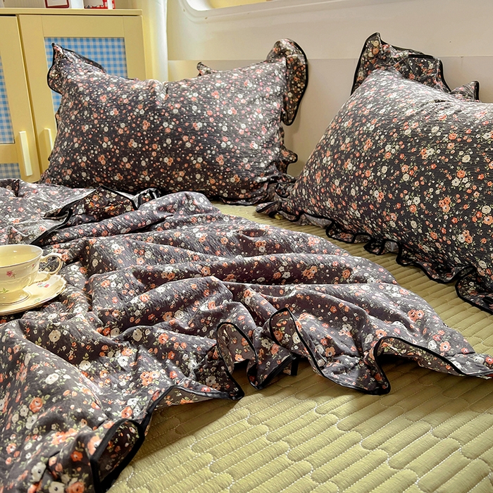 91家纺网 家纺一手货源 找家纺 美梦家纺 2025新款皱皱纱花边夏被床盖四件套 小片尾曲