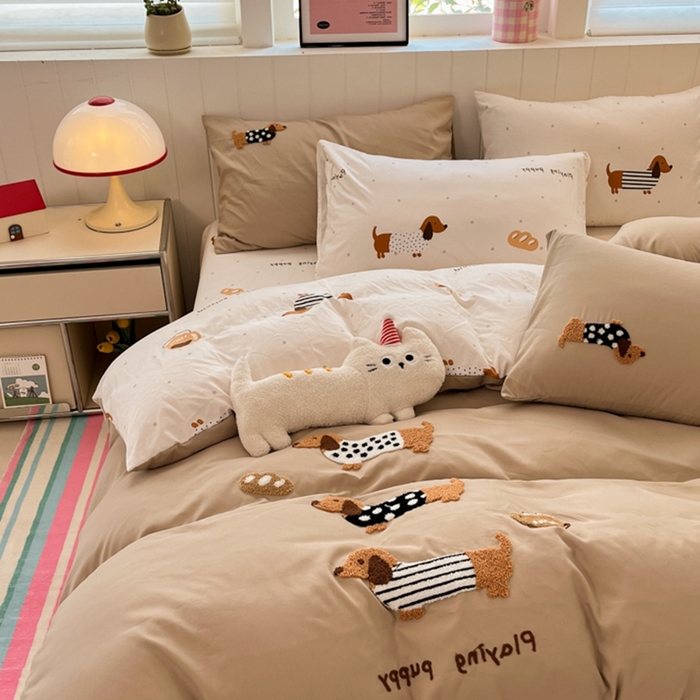 91家纺网 家纺一手货源 找家纺 如一 2025新款A类卡通印加毛巾绣水洗云朵棉四件套（提供买家秀） 腊肠犬