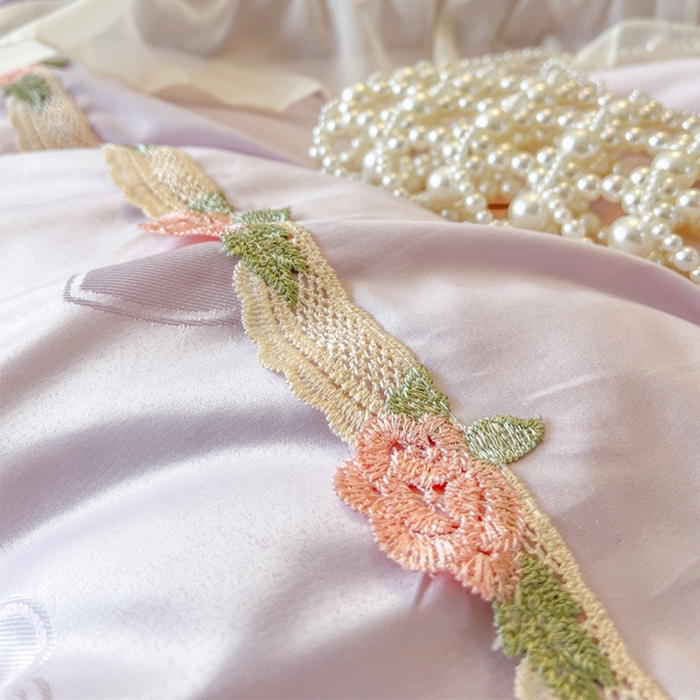 91家纺网 家纺一手货源 找家纺 瑞宝 2025新款法式花边全棉贡缎提花床裙款三件套-梦之语 梦之语-香芋紫