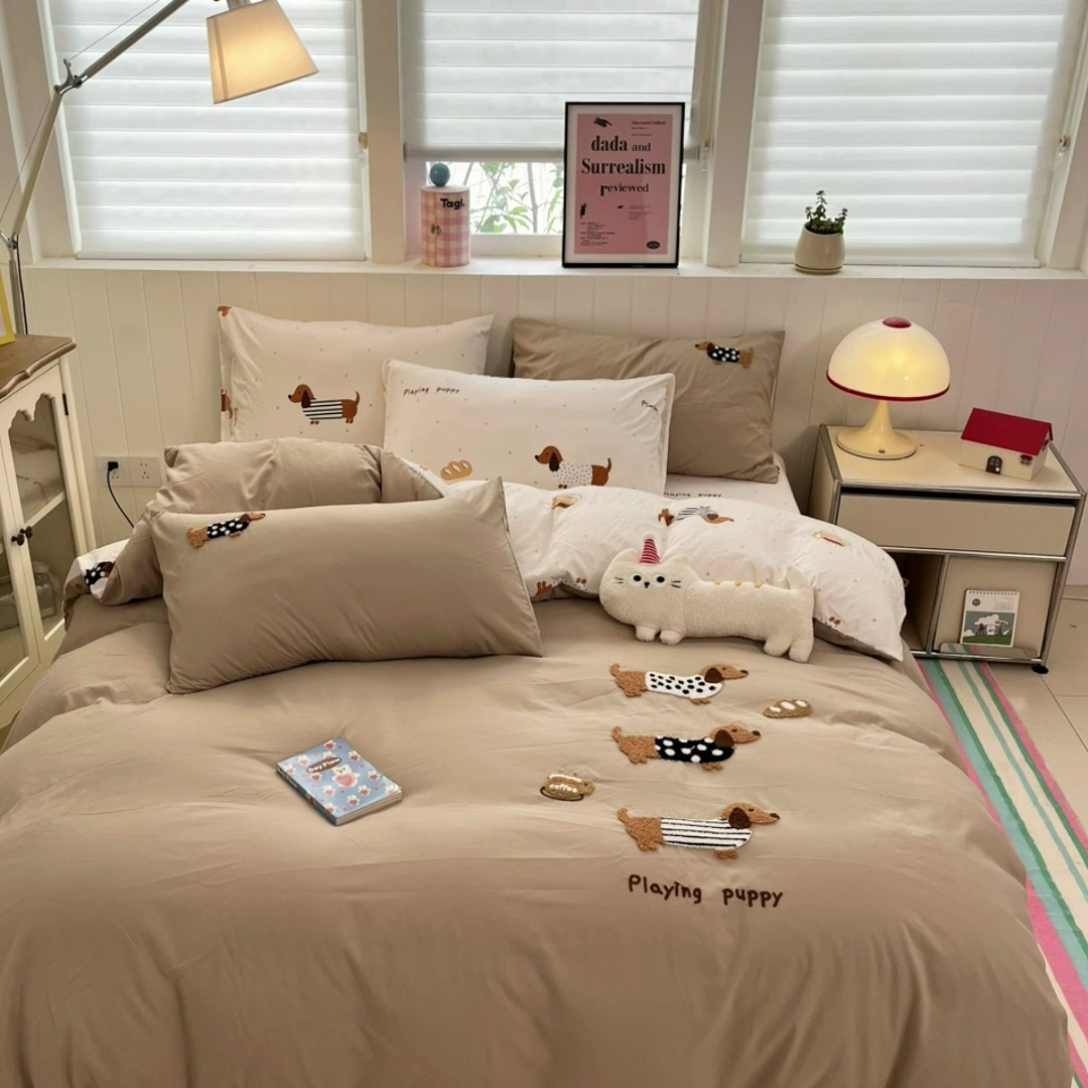 91家纺网 家纺一手货源 找家纺 如一 2025新款A类卡通印加毛巾绣水洗云朵棉四件套（提供买家秀） 腊肠犬