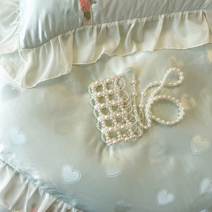 91家纺网 家纺一手货源 找家纺 瑞宝 2025新款法式花边全棉贡缎提花床裙款四件套-梦之语（控价265起） 梦之语-青柠绿