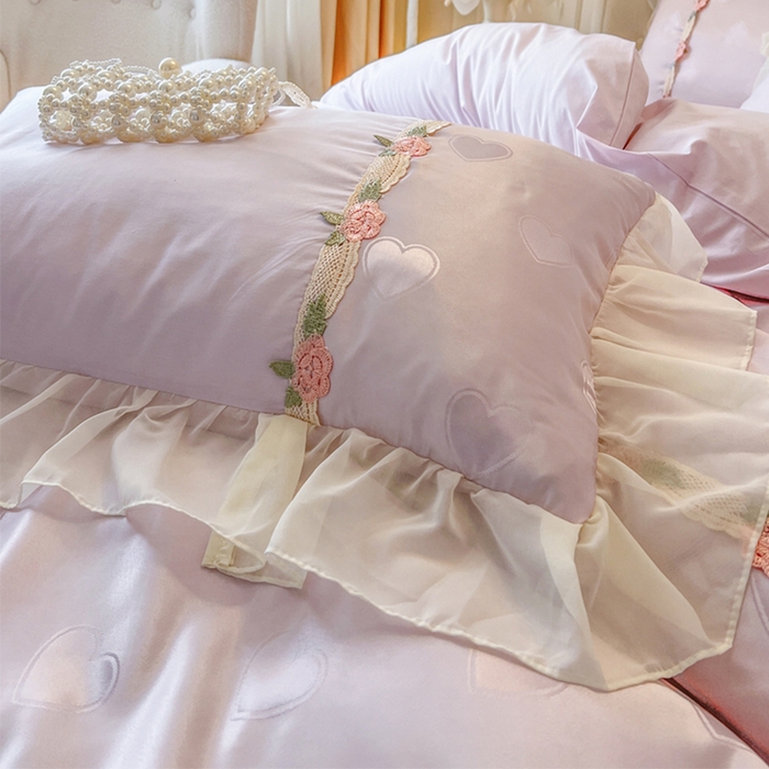 91家纺网 家纺一手货源 找家纺 瑞宝 2025新款法式花边全棉贡缎提花床裙款四件套-梦之语（控价265起） 梦之语-香芋紫