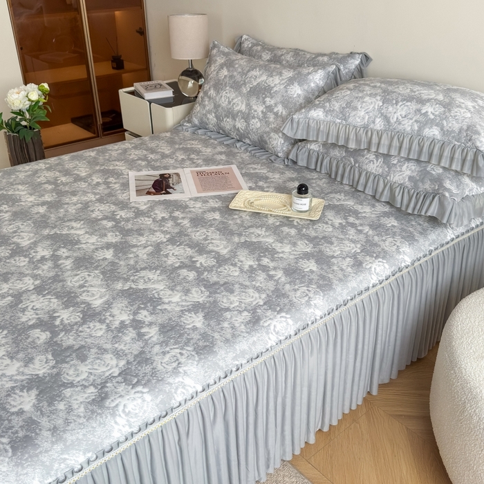 91家纺网 家纺一手货源 找家纺 九花鹿 2025新款PE双面提花床裙冰丝席-莫奈玫瑰 莫奈玫瑰-浅灰