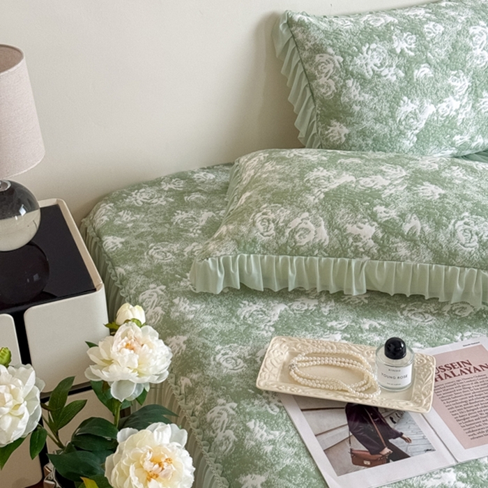 91家纺网 家纺一手货源 找家纺 九花鹿 2025新款PE双面提花床裙冰丝席-莫奈玫瑰 莫奈玫瑰-浅绿