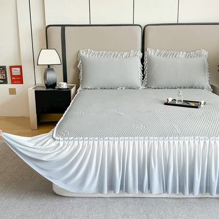 91家纺网 家纺一手货源 找家纺 梓之赫 2025新款A类冰豆豆床裙款凉席-花漾 花漾-银灰