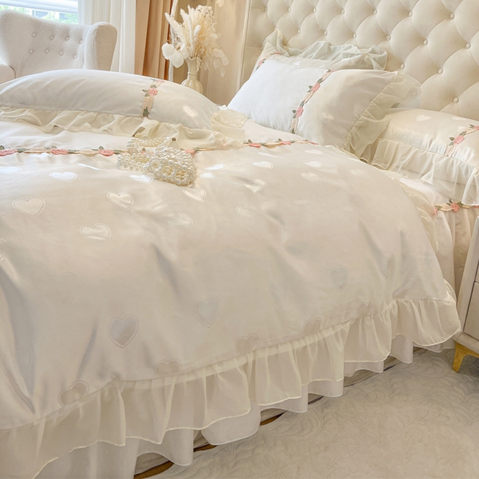 91家纺网 家纺一手货源 找家纺 瑞宝 2025新款法式花边全棉贡缎提花床裙款三件套-梦之语 梦之语-奶油白