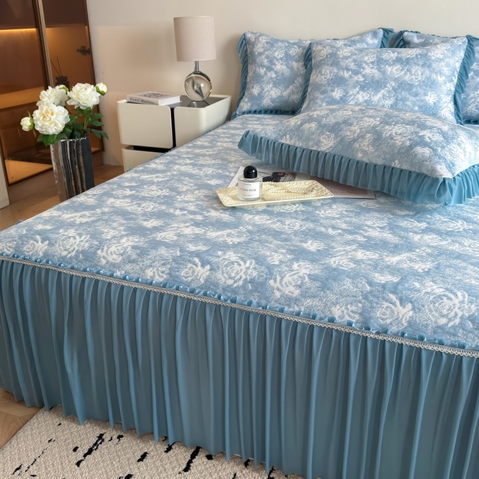 91家纺网 家纺一手货源 找家纺 九花鹿 2025新款PE双面提花床裙冰丝席-莫奈玫瑰 莫奈玫瑰-天空蓝