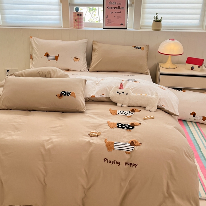 91家纺网 家纺一手货源 找家纺 如一 2025新款A类卡通印加毛巾绣水洗云朵棉四件套（提供买家秀） 腊肠犬